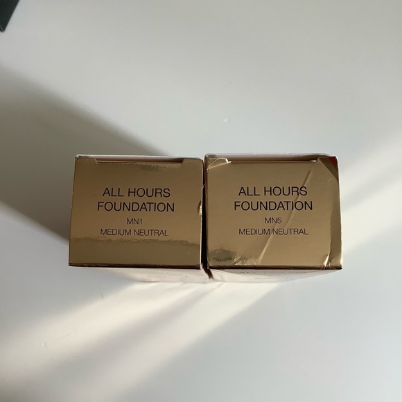 All Hours Foundation by YSL LC5 LIGHT COOL - Picture 3 of 4